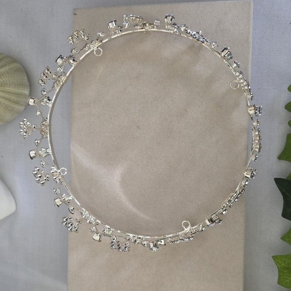 Silver with Rhimestone Flower Design Crown - Picture 7 of 11